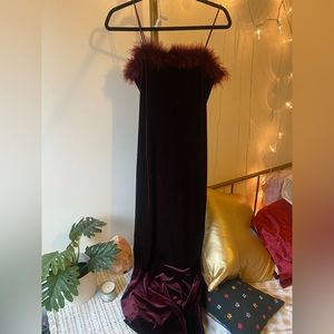 Elegant long velvet dress with feather trim